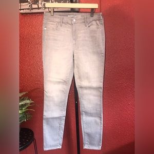 Old Navy. Size 10 Regular. Light gray jean.